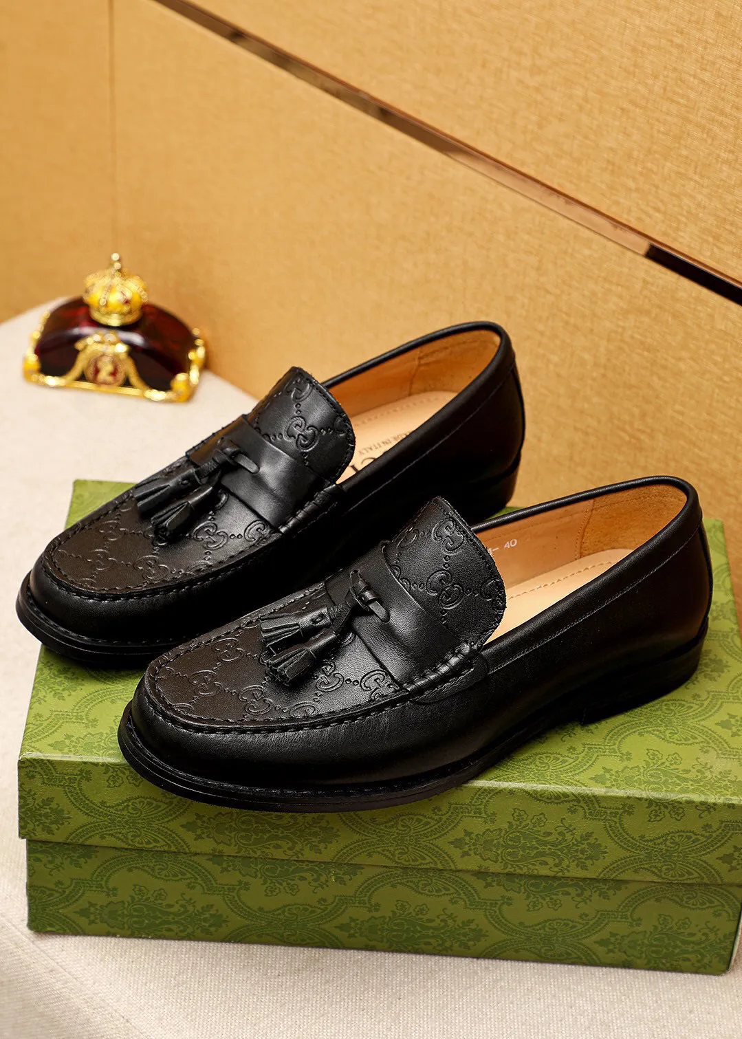 Men's shoes 💰480 💐 Product trademark: GUCCI "Gucci" casual leather shoes Regular size: 38-44 (45🉑️customized) Product materials: Selected imported first-layer calfskin embossed upper + luxury hardware buckle, imported water-dyed cow leather lining. Strong three-dimensional visual effect, combined outsole Color: 1⃣️color optional
